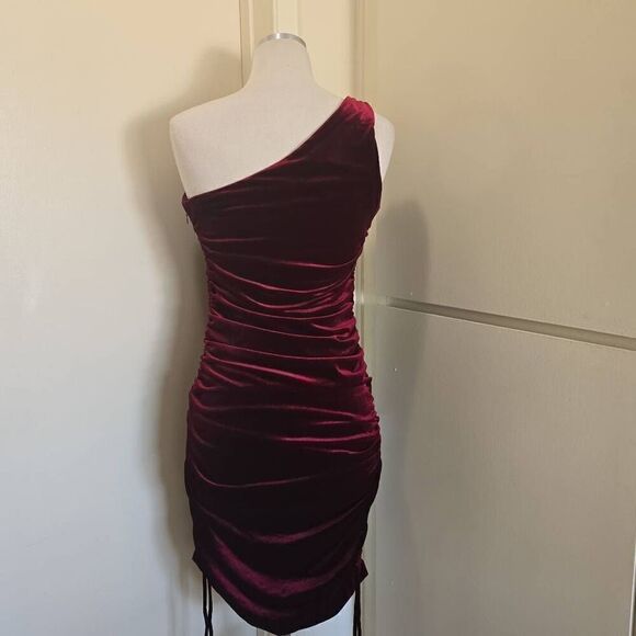 HOUSE OF HARLOW 1960 Dress Women's One Shoulder Velvet Ruched Side Garnet Nicole - Picture 4 of 9